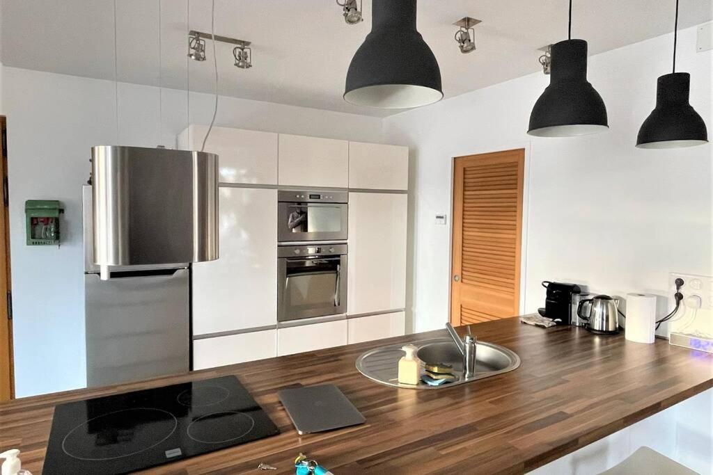 Superbe Loft 100M2 Proche Cathedrale Avec Parking Apartment Reims Exterior foto
