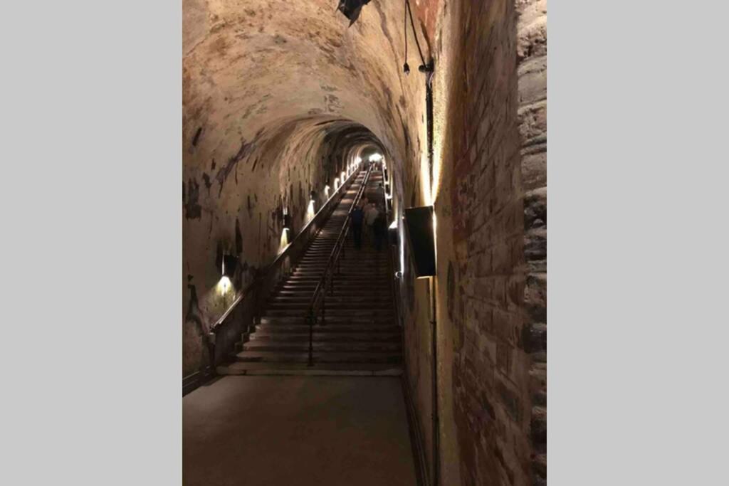 Superbe Loft 100M2 Proche Cathedrale Avec Parking Apartment Reims Exterior foto